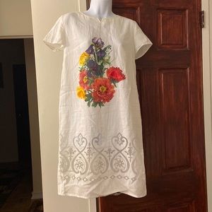 Appliqué flowers and stone decoration dress.